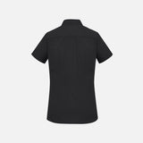 Chemise en denim noir pour femme avec manches courtes, marque Biz, style décontracté et tendance.