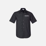 Chemise homme à manches courtes Biz, couleur charbon, en tissu léger, style décontracté, portée avec col classique.