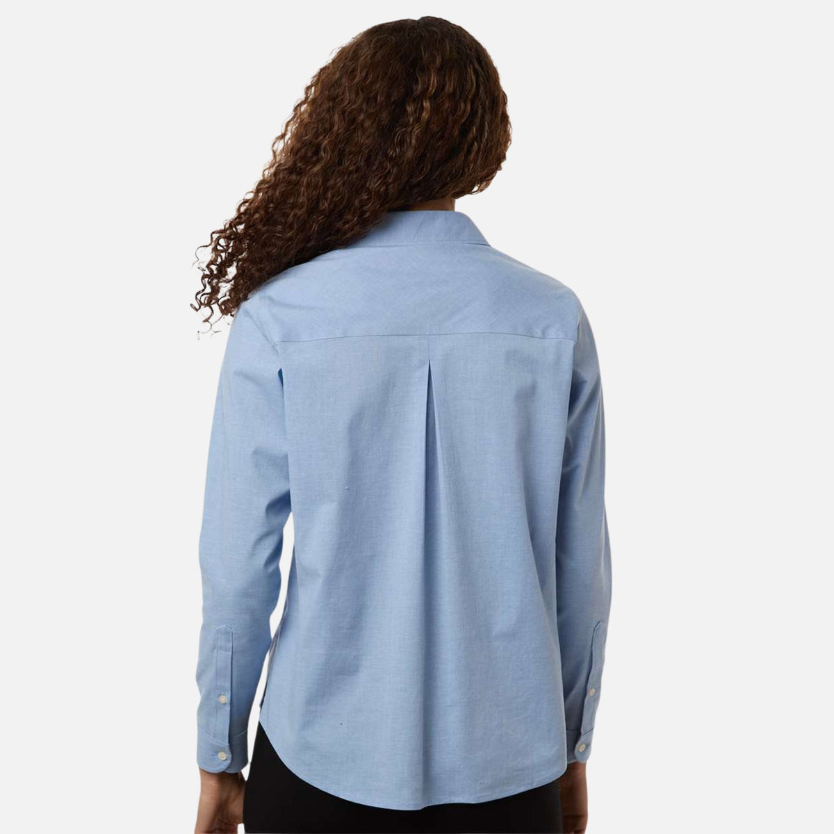 Chemise-manches-longues-femme-DG505W-bleu-derriere-mannequin
