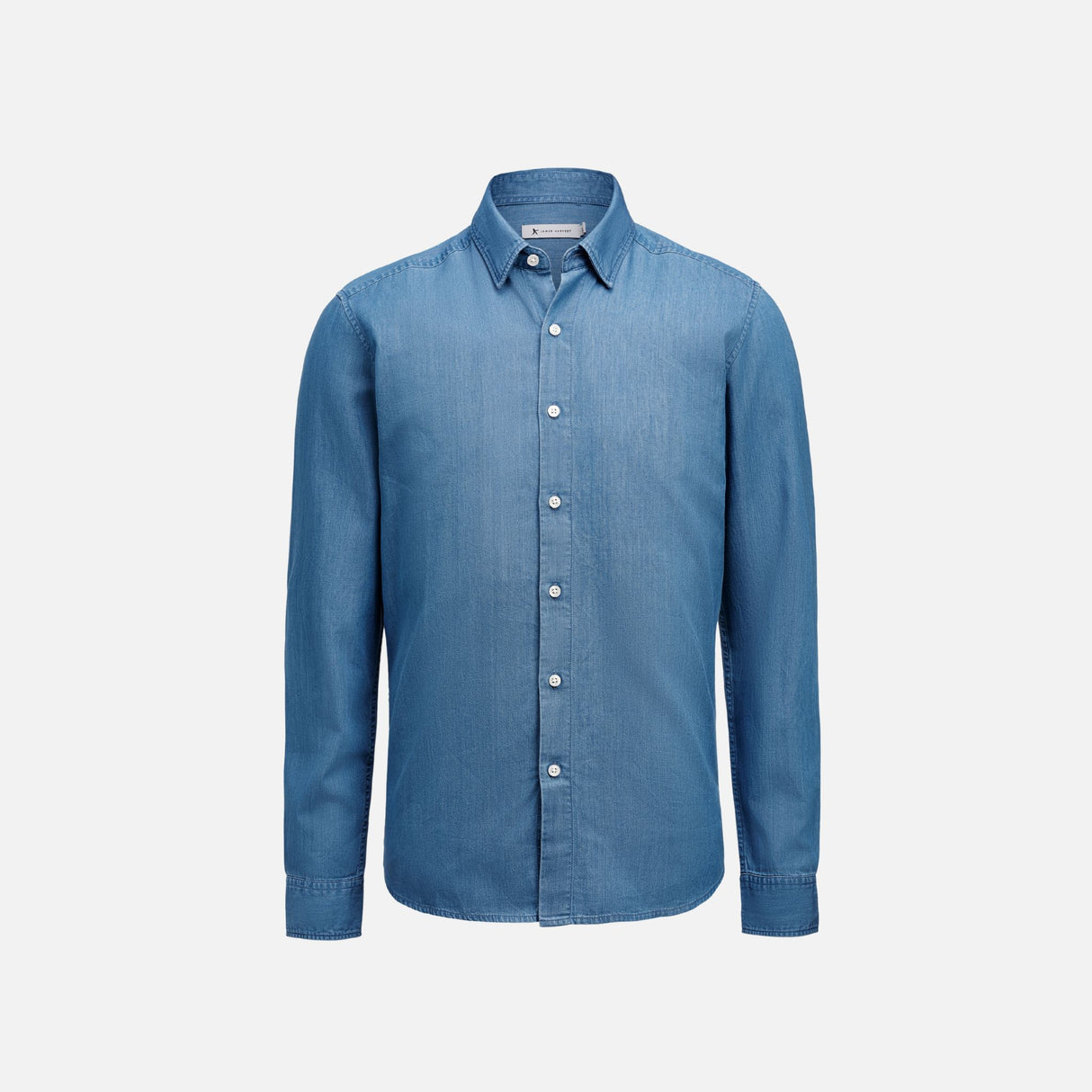 Chemise à manches longues pour homme James Harvest Sayville, tissu léger et coupe classique, portée pour un style élégant et décontracté.