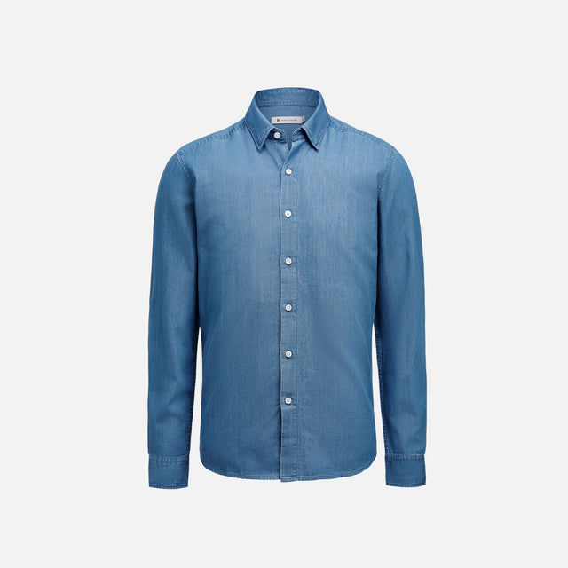 Chemise à manches longues pour homme James Harvest Sayville, tissu léger et coupe classique, portée pour un style élégant et décontracté.