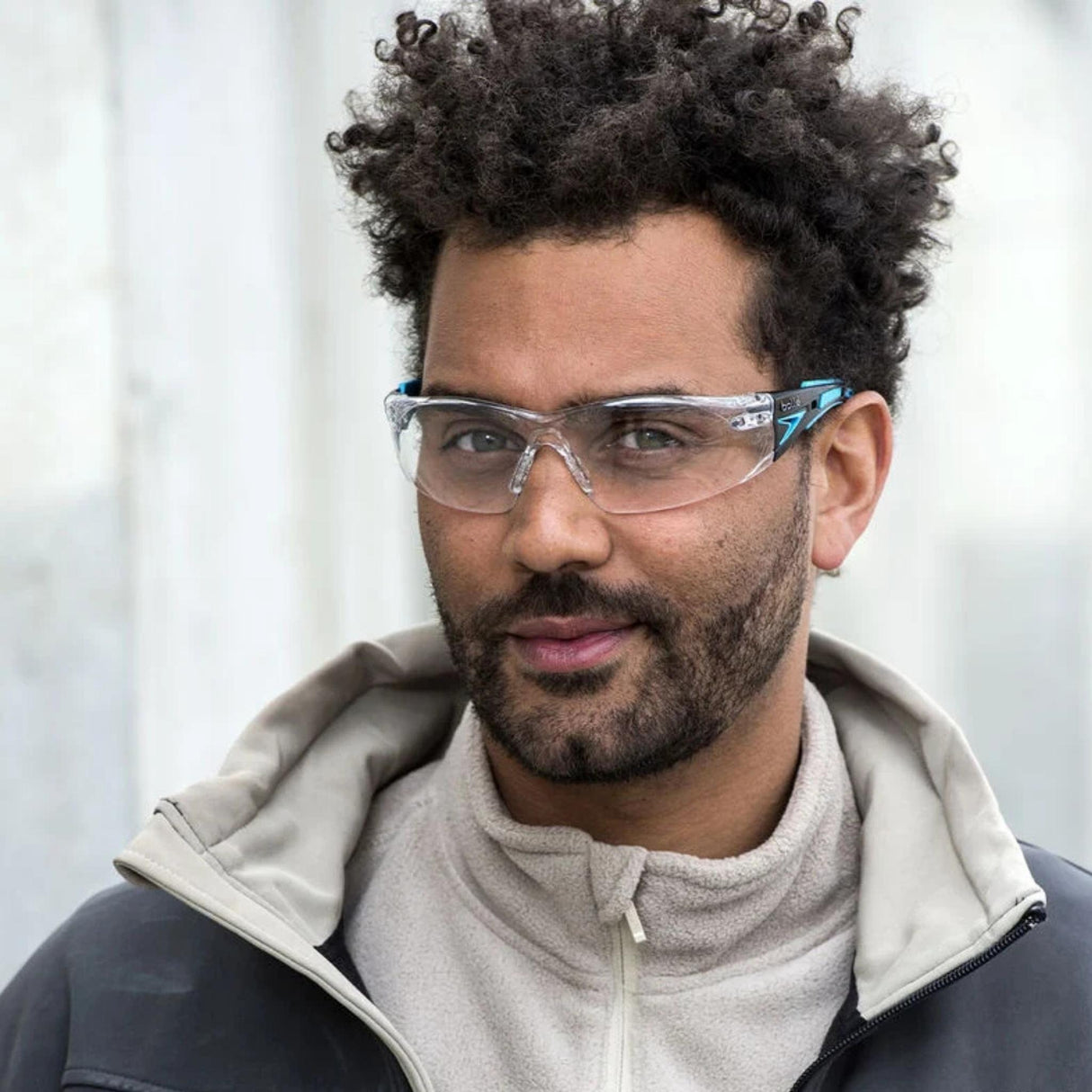 Lunette-securite-Bolle-RUSHPPSIB-bleu-lifestyle