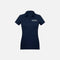 Polo à manches courtes pour femme de marque Biz, modèle P706LS, en tissu marine, porté par une femme.