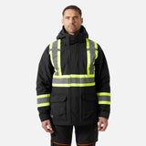 Manteau haute visibilité Helly Hansen pour l'hiver, en noir, avec tissu imperméable et détails réfléchissants pour la sécurité.