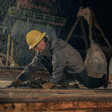 Manteau-impermeable-Carharrt-104670BLK-noir-lifestyle-2