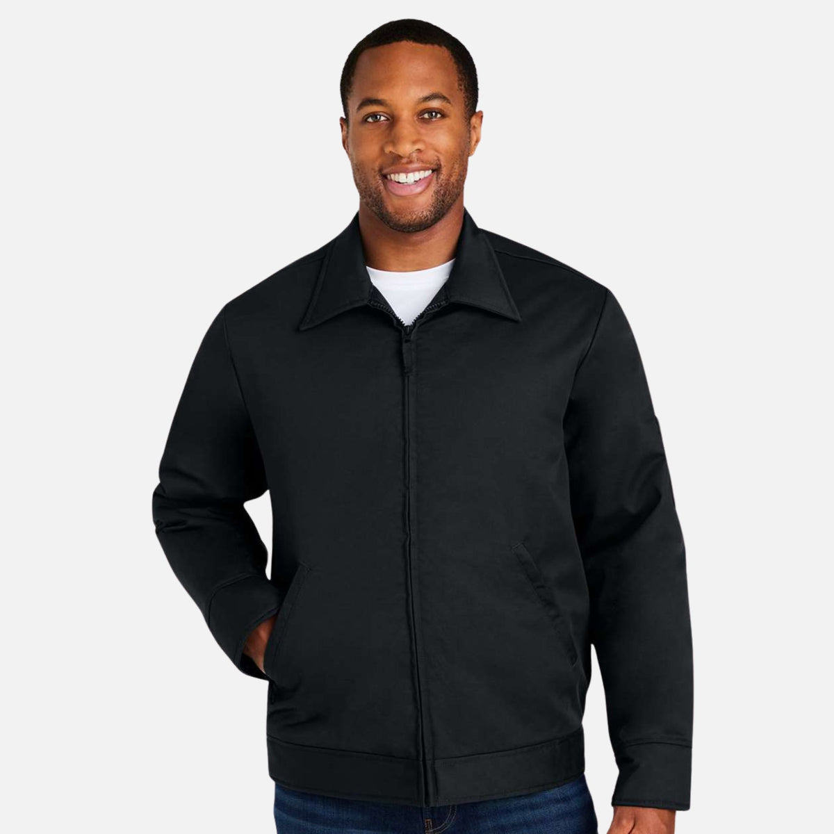 Veste matelassée unisexe Harriton noire, style classique, conçue pour offrir chaleur durable et confort durable.