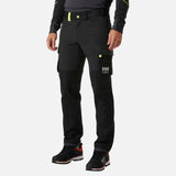Pantalon cargo Helly Hansen Oxford 4x noir pour le travail, confort et mobilité, vêtement professionnel robuste.