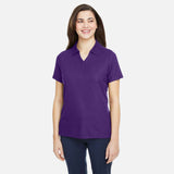Polo homme Core365 Fusion ChromaSoft mauve, vêtement polo corporel avec col classique et logo sur la poitrine.