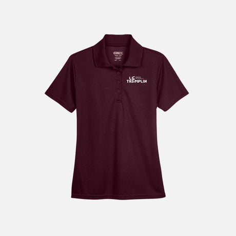 Polo pour femme Core365 Performance Origin marron, tissu léger, col classique, style sportif et élégant.