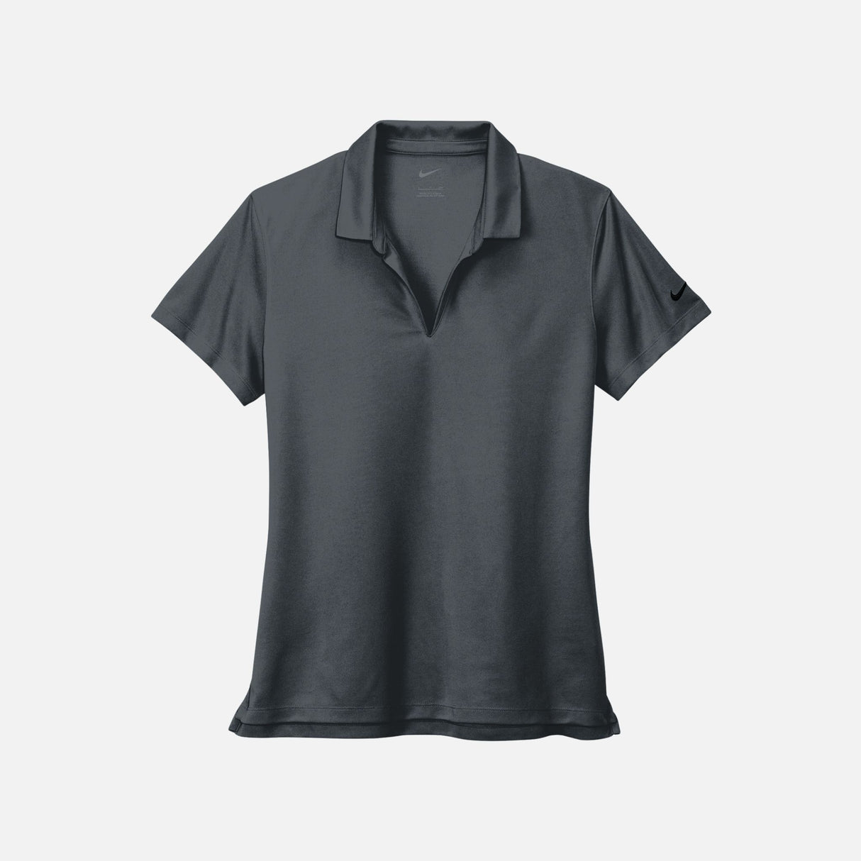 Polo à manches courtes pour femme Nike NKDC1991 en tissu charbonneux, avec col et logo Nike visible.