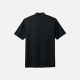 Polo à manches courtes pour homme Nike noir, tissu confortable, logo Nike visible, idéal pour un style décontracté.
