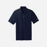 Polo à manches courtes Nike pour homme en marine, tissu léger, coupe classique, idéal pour un style décontracté.