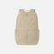 Sac à dos Koi 22 L en Sahara avec look moderne, pochettes pratiques et design élégant, idéal pour l'organisation quotidienne.