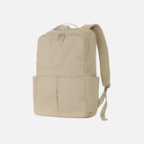 Sac à dos Koi 22 L en tissu Sahara, look moderne et espace de rangement pratique, pour accessoires et usage quotidien.