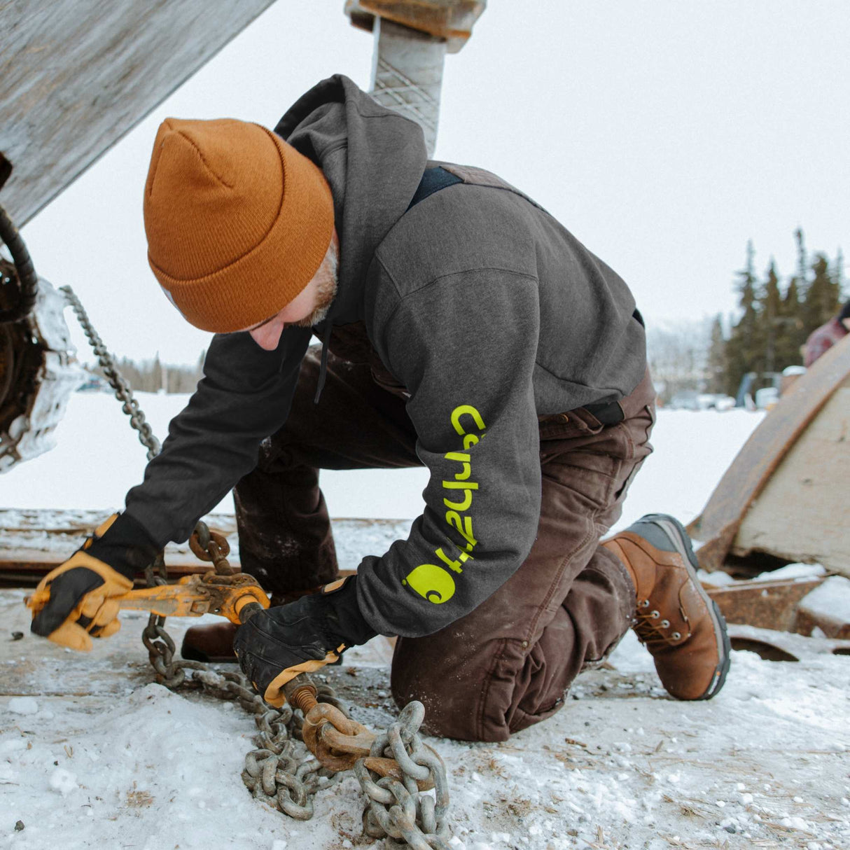 Sweat-a-capuche-Carharrt-k288-026-lifestyle-1