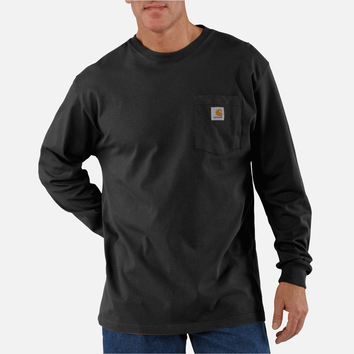T-shirt-a-manches-longues-Carhartt-K126-noir-devant-mannequin