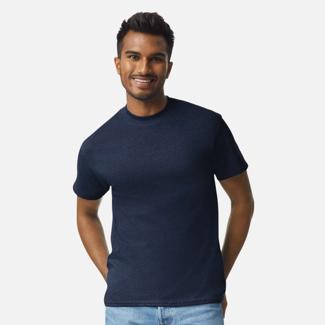 T-shirt en coton prérétréci Gildan 2000 à manches courtes, unisexe, couleur marine, tenue classique et robuste.