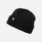 Tuque en tricot noire Helly Hansen, accessoire chaud et simple, avec logo discret, idéale pour l'hiver.