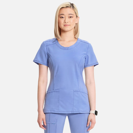 Uniforme-col-rond-Cherokee-2624A-bleu-ciel-devant-mannequin