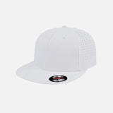 Casquette de performance perforée blanche DML Creation, accessoire pour sport ou activités en plein air.